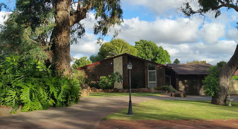 Jacaranda Hideaway Bed & Breakfast - Tourism Cairns 16