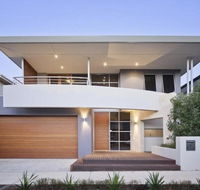 Adele's luxury South Beach apartment with King bed - Tourism Cairns