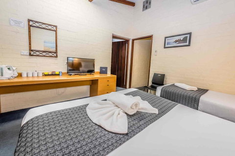 Nightcap At Wintersun Hotel - Tourism Cairns 11