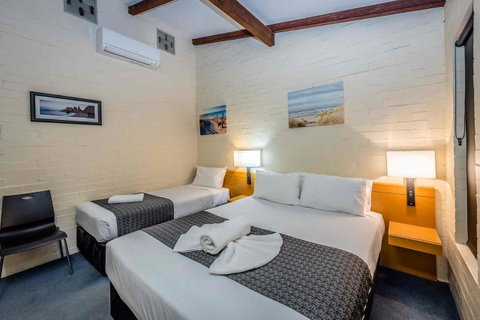 Nightcap At Wintersun Hotel - Tourism Cairns 12
