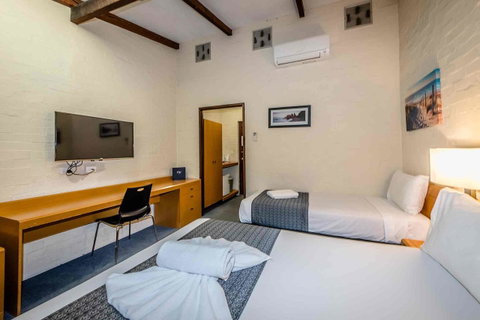Nightcap At Wintersun Hotel - Tourism Cairns 7