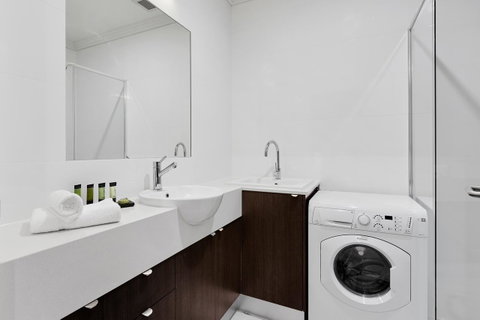 Attika Hotel - Tourism Cairns 13