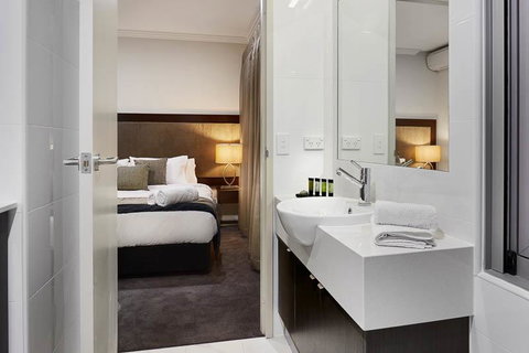Attika Hotel - Tourism Cairns 4