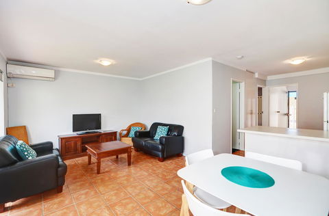 West Beach Lagoon 204 â€“ Ground Floor - Tourism Cairns 11