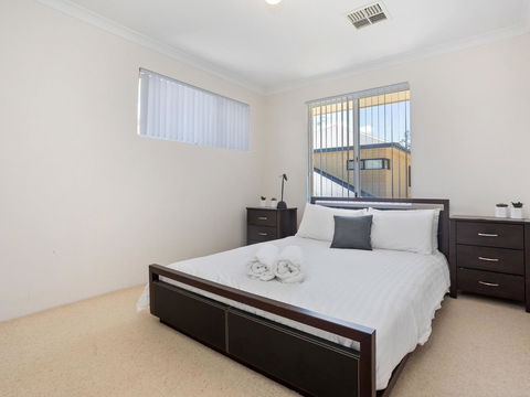 Cooper Street - Tourism Cairns 18
