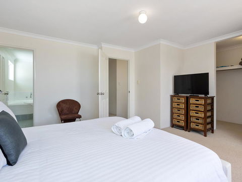 Cooper Street - Tourism Cairns 7