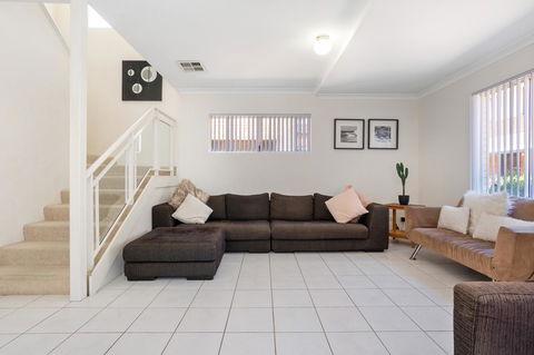Cooper Street - Tourism Cairns 1