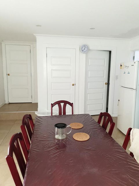 DIANELLA Budget Rooms Happy Place To Stay - Tourism Cairns 10