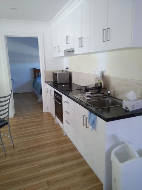DIANELLA Budget Rooms Happy Place To Stay - Tourism Cairns 33