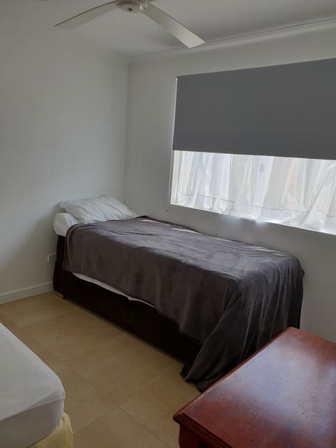 DIANELLA Budget Rooms Happy Place To Stay - Tourism Cairns 2