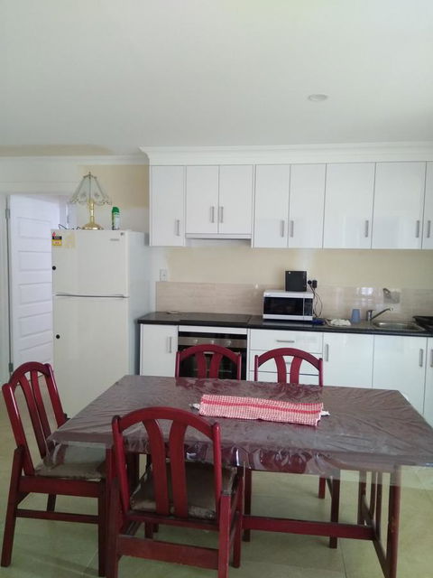 DIANELLA Budget Rooms Happy Place To Stay - Tourism Cairns 8