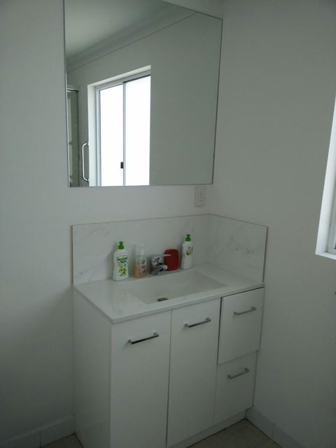 DIANELLA Budget Rooms Happy Place To Stay - Tourism Cairns 11