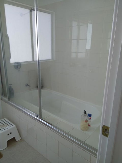 DIANELLA Budget Rooms Happy Place To Stay - Tourism Cairns 37