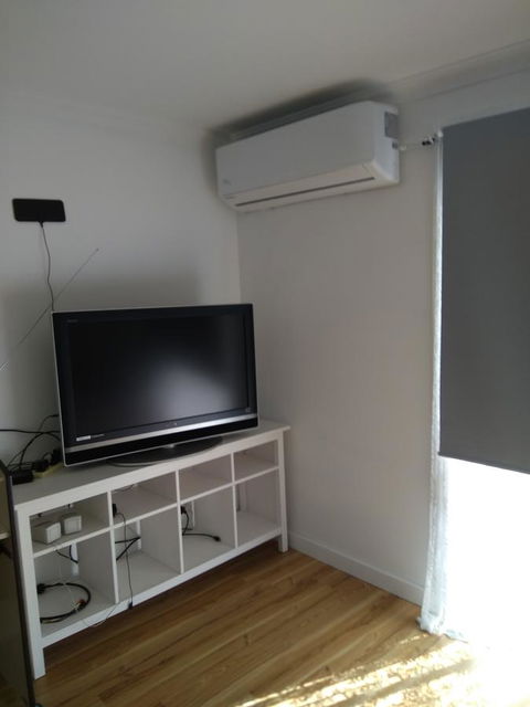 DIANELLA Budget Rooms Happy Place To Stay - Tourism Cairns 32