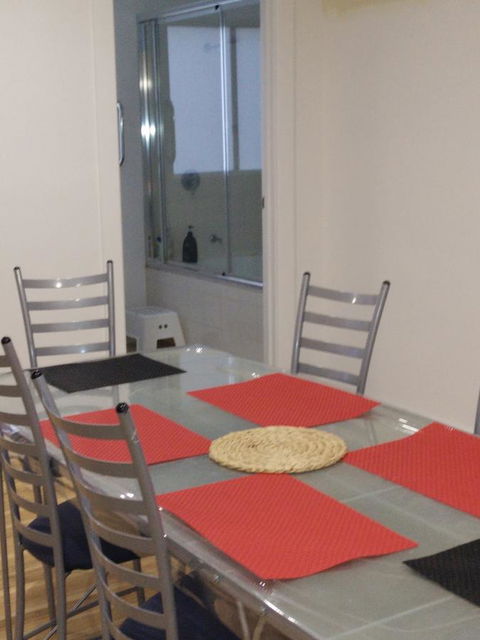 DIANELLA Budget Rooms Happy Place To Stay - Tourism Cairns 27