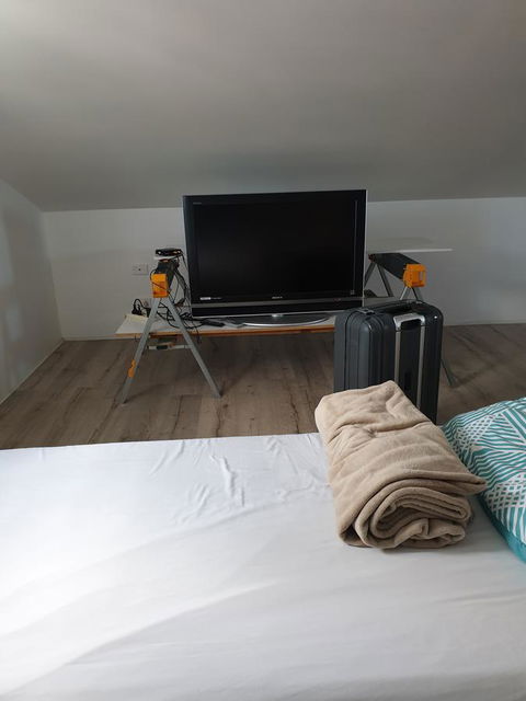 DIANELLA Budget Rooms Happy Place To Stay - Tourism Cairns 6