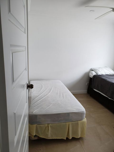 DIANELLA Budget Rooms Happy Place To Stay - Tourism Cairns 1