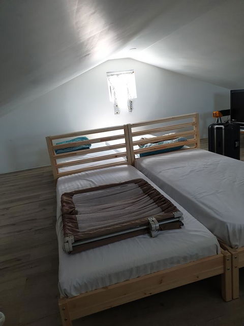 DIANELLA Budget Rooms Happy Place To Stay - Tourism Cairns 5