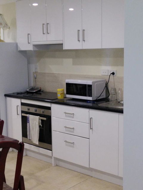 DIANELLA Budget Rooms Happy Place To Stay - Tourism Cairns 25