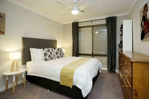 Marcus Villa Booragoon - Tourism Cairns 1