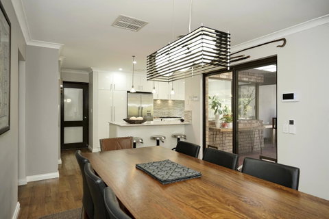 Marcus Villa Booragoon - Tourism Cairns 13
