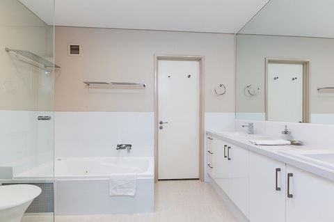 The White Pearl Penthouse - Tourism Cairns 17