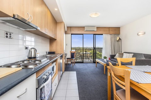 508 Stupendous Sunsets & Views Pool Gym Parking - Tourism Cairns 12