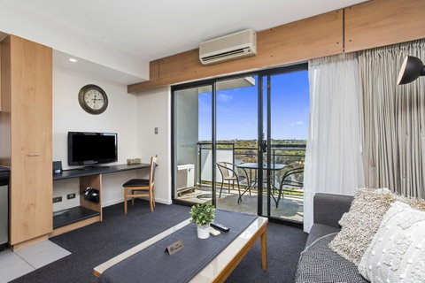 508 Stupendous Sunsets & Views Pool Gym Parking - Tourism Cairns 5