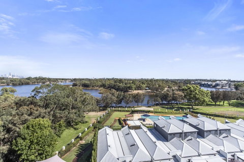 508 Stupendous Sunsets & Views Pool Gym Parking - Tourism Cairns 34