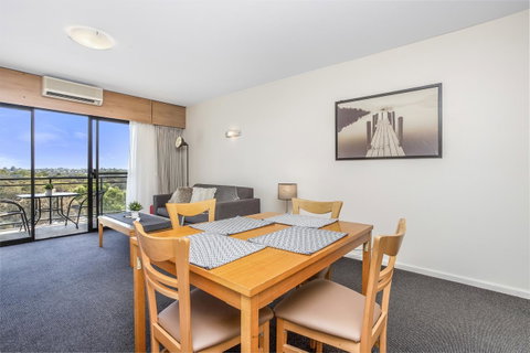 508 Stupendous Sunsets & Views Pool Gym Parking - Tourism Cairns 8
