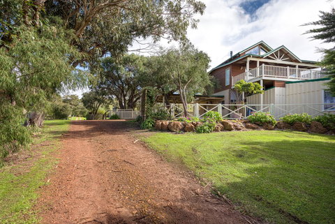 Surfside Ocean Beach Denmark Holiday Accommodation - Tourism Cairns 24