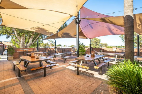 Nightcap At Wanneroo Tavern - Tourism Cairns 29