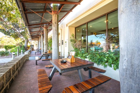 Nightcap At Wanneroo Tavern - Tourism Cairns 10