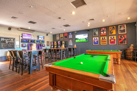 Nightcap At Wanneroo Tavern - Tourism Cairns 5