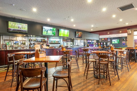 Nightcap At Wanneroo Tavern - Tourism Cairns 8