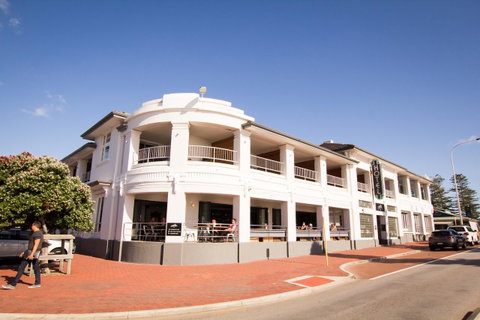 Cottesloe Beach Hotel - Tourism Cairns 0