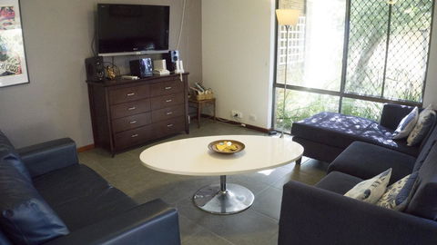 Relax, Bright & Airy Garden Villa - Tourism Cairns 22