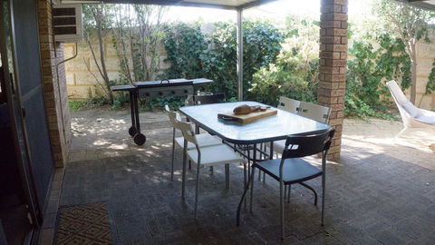 Relax, Bright & Airy Garden Villa - Tourism Cairns 28