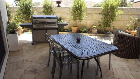 Relax, Bright & Airy Garden Villa - Tourism Cairns 13