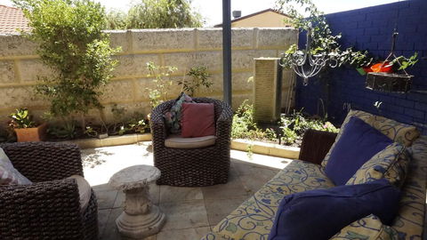 Relax, Bright & Airy Garden Villa - Tourism Cairns 0
