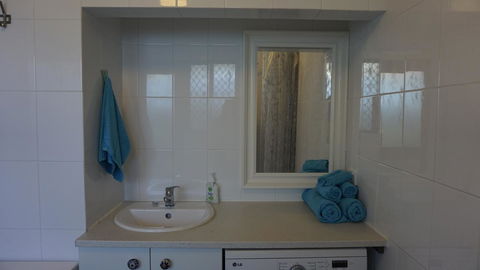 Relax, Bright & Airy Garden Villa - Tourism Cairns 42