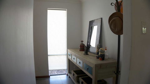 Relax, Bright & Airy Garden Villa - Tourism Cairns 21