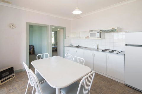 Augusta Hotel Motel - Tourism Cairns 4