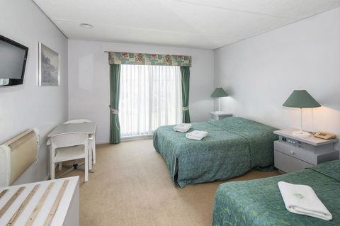 Augusta Hotel Motel - Tourism Cairns 2
