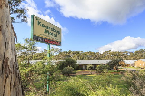 The Koorabup Motel - Tourism Cairns 8