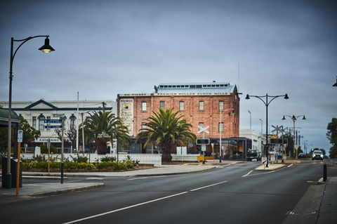 The Premier Mill Hotel - Tourism Cairns 14