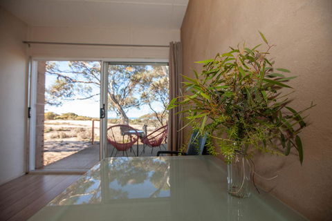 EUCLA MOTOR HOTEL - Tourism Cairns 12