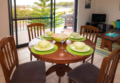 Cottesloe Sea Bliss Apartment - Tourism Cairns 5
