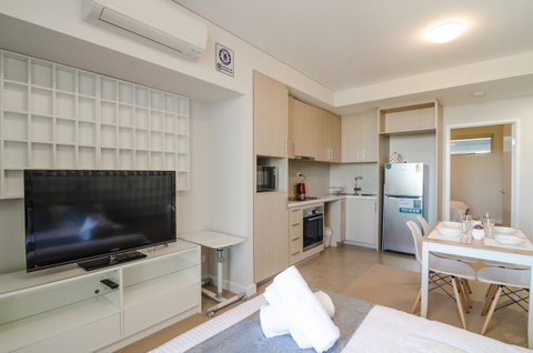 Boutique Carousel Apartment - Tourism Cairns 3