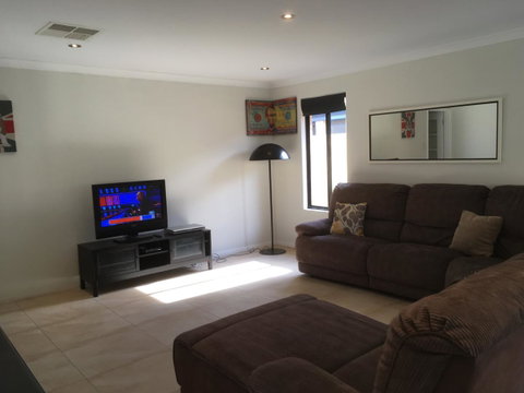Shiraz Heights - Tourism Cairns 2